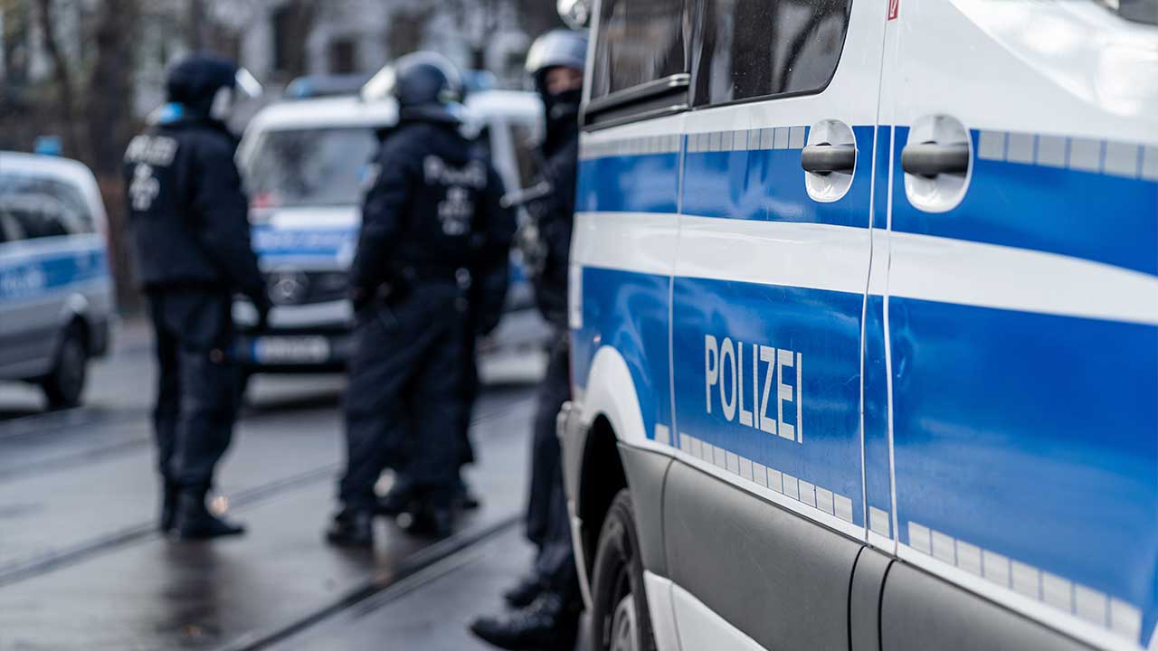 4 cedera kereta rempuh orang awam di utara Jerman | Awani